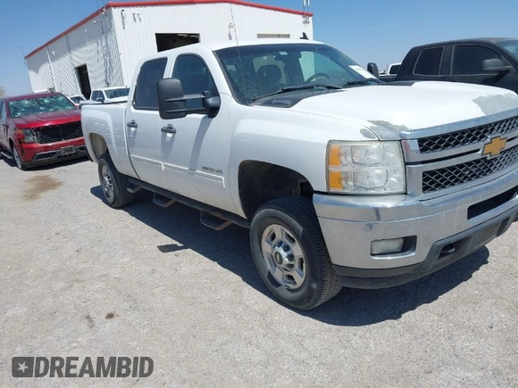 2014 Chevrolet Silverado 2500HD LT with VIN 1GC1CXCG5EF186765, listed as a IAAI auction lot 41906447 with 223,521 mi miles. Bid and sale history available at carsss.com. Image 1.