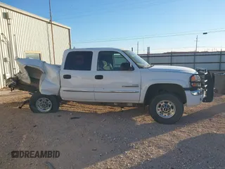 2006 GMC Sierra 2500HD Classic SLT with VIN 1GTHC23D46F178472, listed as a IAAI auction lot 41786040 with 206,968 mi miles. Bid and sale history available at carsss.com. Image 14.