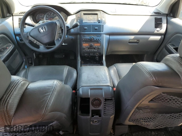 2005 Honda Pilot EX-L z VIN 2HKYF18725H540033, wystawiony jako Copart lot #55355935 z przebiegiem 249 427 mil mil oraz Czysty tytuł • Clean title. Historia ofert i sprzedaży dostępna na DreamBid. Obrazek 8.