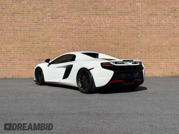 2016 McLaren 650S z VIN SBM11FAAXGW005605, wystawiony jako Copart lot #53181285 z przebiegiem 16 800 mil mil oraz Tytuł czysty. Historia ofert i sprzedaży dostępna na DreamBid. Obrazek 3.