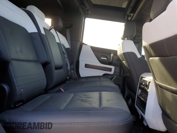 2024 GMC Hummer EV 2X z VIN 1GKB0NDE4RU104402, wystawiony jako Copart lot #88446255 z przebiegiem 15 506 mil mil oraz Szkody całkowita. Historia ofert i sprzedaży dostępna na DreamBid. Obrazek 11.