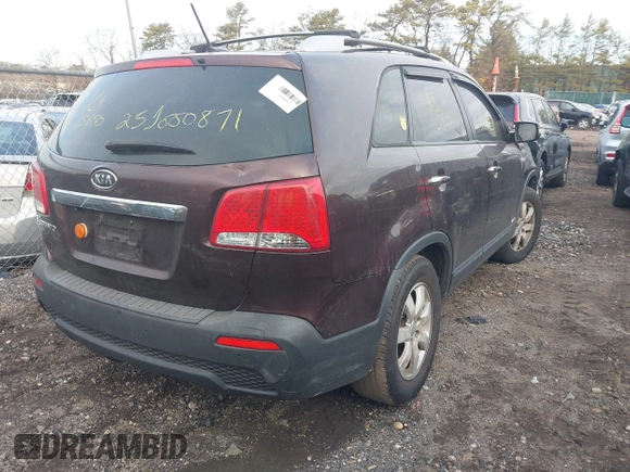 2012 Kia Sorento LX with VIN 5XYKTCA67CG279160, listed as a IAAI auction lot 41415081 with 999,999 mi miles. Bid and sale history available at carsss.com. Image 4.
