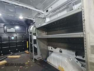 2019 Ford Transit z VIN 1FTYR1YG8KKB48131, wystawiony jako IAAI lot #42624631 z przebiegiem 115 298 mil mil oraz . Historia ofert i sprzedaży dostępna na DreamBid. Obrazek 14.