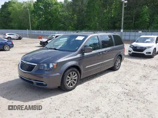 2016 Chrysler Town & Country S with VIN 2C4RC1HG4GR271360, listed as a IAAI auction lot 42114489 with 140,439 mi miles. Bid and sale history available at carsss.com. Image 17.