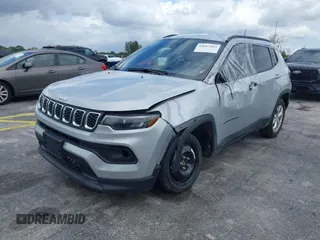 2024 Jeep Compass Latitude with VIN 3C4NJDBN6RT109646, listed as a IAAI auction lot 42017663 with 17,239 mi miles. Bid and sale history available at carsss.com. Image 17.