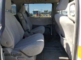 2012 Toyota Sienna LE AAS z VIN 5TDKK3DC8CS241301, wystawiony jako Copart lot #62791895 z przebiegiem 167 439 mil mil oraz Szkoda całkowita • Salvage title. Historia ofert i sprzedaży dostępna na DreamBid. Obrazek 11.