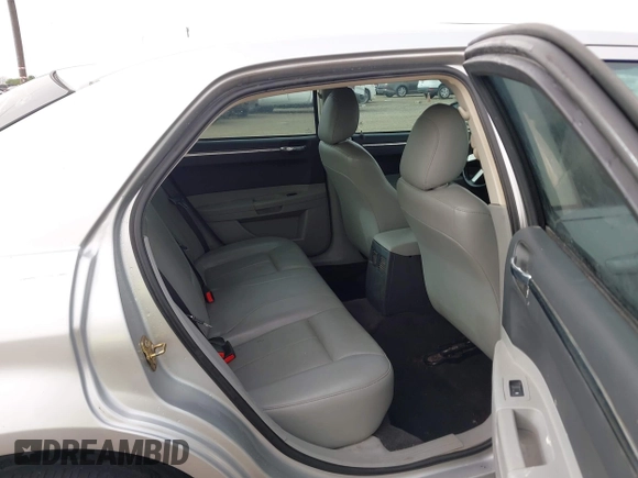 2006 Chrysler 300 Touring with VIN 2C3KA53G36H384442, listed as a IAAI auction lot 41817539 with 129,123 mi miles. Bid and sale history available at carsss.com. Image 8.