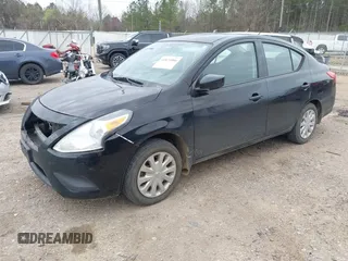 2016 Nissan Versa S z VIN 3N1CN7AP3GL882543, wystawiony jako IAAI lot #41821886 z przebiegiem 207 104 mil mil oraz . Historia ofert i sprzedaży dostępna na DreamBid. Obrazek 2.