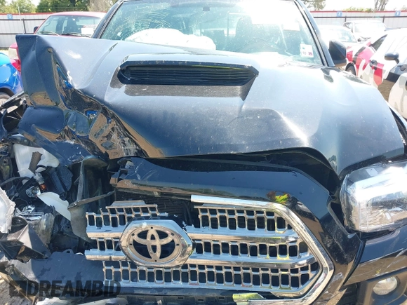 2017 Toyota Tacoma SR5 z VIN 5TFAZ5CNXHX048879, wystawiony jako IAAI lot #42157227 z przebiegiem 119 932 mil mil oraz . Historia ofert i sprzedaży dostępna na DreamBid. Obrazek 10.