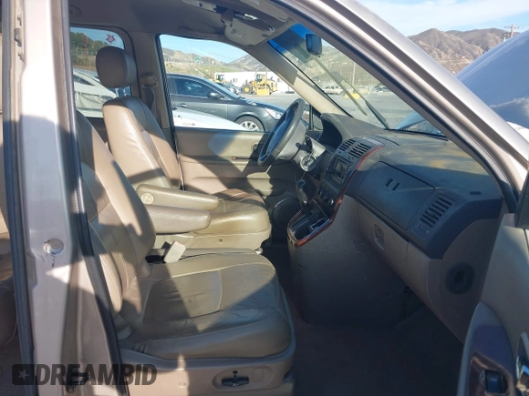 2002 Kia Sedona LX with VIN KNDUP131326280553, listed as a IAAI auction lot 41831101 with 342,242 mi miles. Bid and sale history available at carsss.com. Image 5.