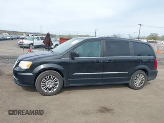 2014 Chrysler Town & Country Touring-L with VIN 2C4RC1CG2ER214952, listed as a IAAI auction lot 42083166 with 188,494 mi miles. Bid and sale history available at carsss.com. Image 14.