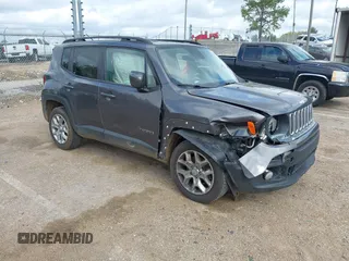 2017 Jeep Renegade Latitude z VIN ZACCJBBB7HPG31581, wystawiony jako IAAI lot #41933910 z przebiegiem 153 217 mil mil oraz . Historia ofert i sprzedaży dostępna na DreamBid. Obrazek 1.