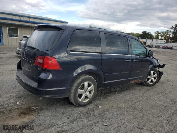 2010 Volkswagen Routan SE with VIN 2V4RW3D11AR262729, listed as a Copart auction lot 74123174 with 189,237 mi miles and Salvage Title. Bid and sale history available at carsss.com. Image 3.