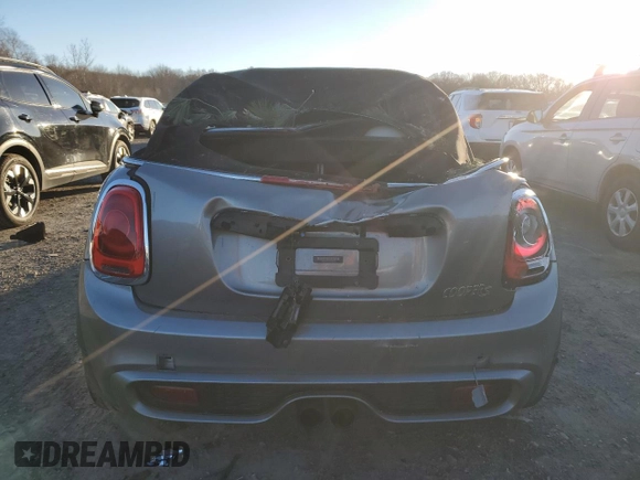 2017 MINI Convertible Cooper S z VIN WMWWG9C3XH3C80939, wystawiony jako Copart lot #85094484 z przebiegiem 56 731 mil mil oraz Szkoda całkowita • Salvage title. Historia ofert i sprzedaży dostępna na DreamBid. Obrazek 6.
