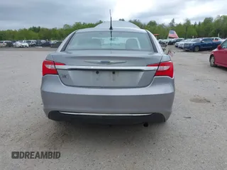 2014 Chrysler 200 LX z VIN 1C3CCBAB9EN231381, wystawiony jako IAAI lot #42302328 z przebiegiem 160 813 mil mil oraz . Historia ofert i sprzedaży dostępna na DreamBid. Obrazek 16.