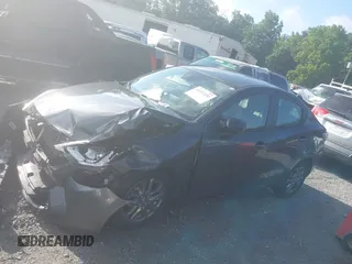 2019 Toyota Yaris L z VIN 3MYDLBYV8KY515505, wystawiony jako IAAI lot #42312231 z przebiegiem 94 601 mil mil oraz . Historia ofert i sprzedaży dostępna na DreamBid. Obrazek 14.