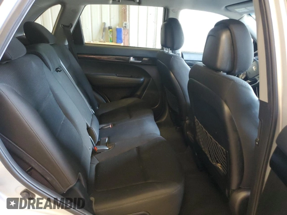 2014 Kia Sorento LX z VIN 5XYKTCA69EG511440, wystawiony jako Copart lot #61720795 z przebiegiem 117 861 mil mil oraz Czysty tytuł • Clean title. Historia ofert i sprzedaży dostępna na DreamBid. Obrazek 11.