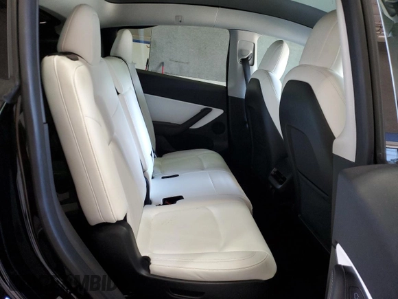 2021 Tesla Model Y Long Range z VIN 5YJYGAEE0MF298016, wystawiony jako Copart lot #55916955 z przebiegiem 59 578 mil mil oraz Szkoda całkowita • Salvage title. Historia ofert i sprzedaży dostępna na DreamBid. Obrazek 11.