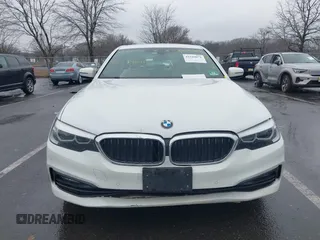 2018 BMW 5 Series 530i xDrive z VIN WBAJA7C52JWC75823, wystawiony jako IAAI lot #41544671 z przebiegiem 138 327 mil mil oraz . Historia ofert i sprzedaży dostępna na DreamBid. Obrazek 6.