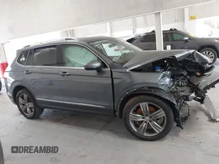 2020 Volkswagen Tiguan SE z VIN 3VV3B7AX0LM007612, wystawiony jako IAAI lot #42275320 z przebiegiem 44 254 mil mil oraz . Historia ofert i sprzedaży dostępna na DreamBid. Obrazek 14.