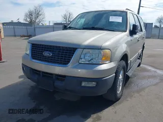 2005 Ford Expedition Special Service with VIN 1FMPU15595LA67565, listed as a IAAI auction lot 41723035 with 106,512 mi miles. Bid and sale history available at carsss.com. Image 2.