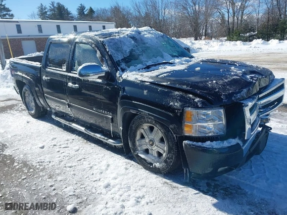 2010 Chevrolet Silverado 1500 LT with VIN 3GCRKSE38AG257341, listed as a IAAI auction lot 41592371 with 136,872 mi miles. Bid and sale history available at carsss.com. Image 1.