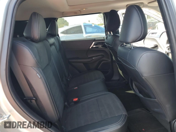 2023 Mitsubishi Outlander SE z VIN JA4J3UA83PZ061950, wystawiony jako Copart lot #54054815 z przebiegiem 31 763 mil mil oraz Szkoda całkowita • Salvage title. Historia ofert i sprzedaży dostępna na DreamBid. Obrazek 11.