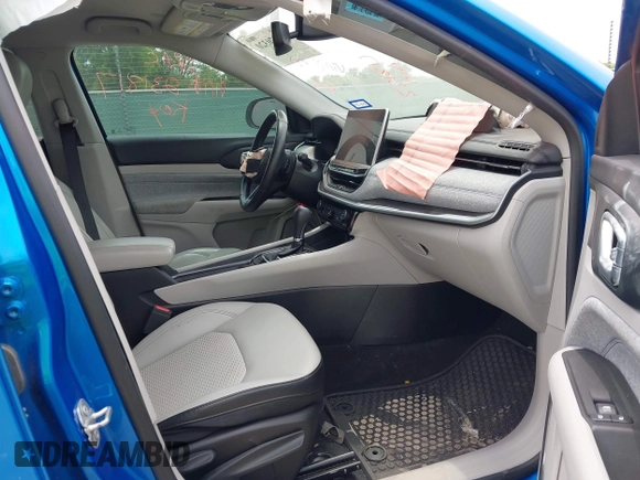2022 Jeep Compass Latitude with VIN 3C4NJDBB3NT231817, listed as a IAAI auction lot 42070320 with 44,804 mi miles and . Bid and sale history available at DreamBid. Image 5.