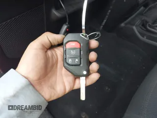 2023 Jeep Gladiator Sport S z VIN 1C6HJTAG4PL544871, wystawiony jako IAAI lot #42382428 z przebiegiem 33 453 mil mil oraz . Historia ofert i sprzedaży dostępna na DreamBid. Obrazek 11.