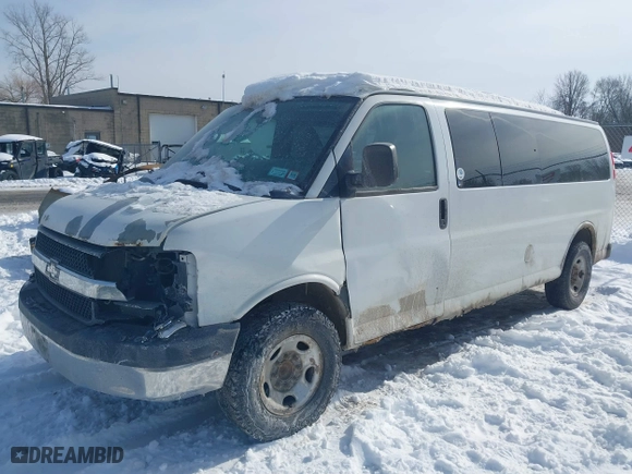 2012 Chevrolet Express Passenger 1LT with VIN 1GAZG1FG0C1150999, listed as a IAAI auction lot 41475070 with 334,911 mi miles. Bid and sale history available at carsss.com. Image 19.