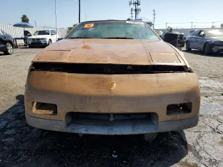 1987 Pontiac Fiero GT z VIN 1G2PG1194HP216891, wystawiony jako Copart lot #72103234 z przebiegiem 55 013 mil mil oraz Tytuł czysty. Historia ofert i sprzedaży dostępna na DreamBid. Obrazek 5.