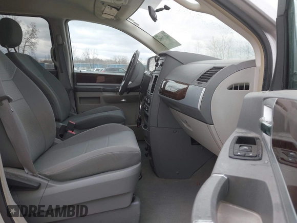 2010 Chrysler Town & Country Touring with VIN 2A4RR5D1XAR195748, listed as a IAAI auction lot 42029882 with 136,905 mi miles. Bid and sale history available at carsss.com. Image 5.