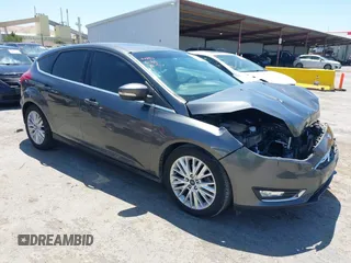 2018 Ford Focus Titanium z VIN 1FADP3N28JL232120, wystawiony jako IAAI lot #42544070 z przebiegiem 28 661 mil mil oraz . Historia ofert i sprzedaży dostępna na DreamBid. Obrazek 1.