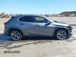 2021 Lexus UX 250h F Sport z VIN JTHR9JBH3M2052706, wystawiony jako IAAI lot #42321784 z przebiegiem 23 290 mil mil oraz . Historia ofert i sprzedaży dostępna na DreamBid. Obrazek 14.
