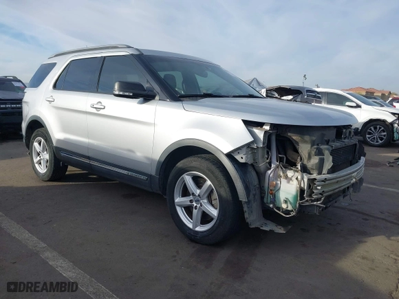 2019 Ford Explorer XLT with VIN 1FM5K7DHXKGA09853, listed as a IAAI auction lot 41597540 with 109,726 mi miles. Bid and sale history available at carsss.com. Image 1.