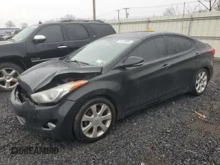 2013 Hyundai Elantra GLS z VIN KMHDH4AE9DU876796, wystawiony jako Copart lot #51675095 z przebiegiem 184 553 mil mil oraz Czysty tytuł • Clean title. Historia ofert i sprzedaży dostępna na DreamBid. Obrazek 1.