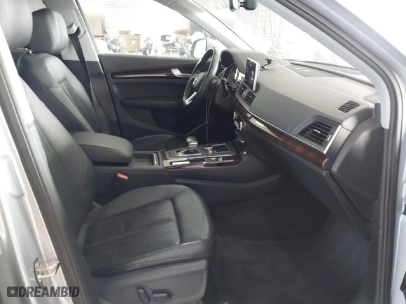 2018 Audi Q5 Premium with VIN WA1ANAFY5J2198101, listed as a IAAI auction lot 41635660 with 120,502 mi miles. Bid and sale history available at carsss.com. Image 5.