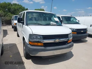 2016 Chevrolet Express Passenger LT z VIN 1GAZGPFG3G1216308, wystawiony jako IAAI lot #42335486 z przebiegiem 241 776 mil mil oraz . Historia ofert i sprzedaży dostępna na DreamBid. Obrazek 1.