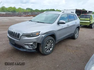 2019 Jeep Cherokee Altitude z VIN 1C4PJMLX0KD216311, wystawiony jako IAAI lot #42450513 z przebiegiem 135 020 mil mil oraz . Historia ofert i sprzedaży dostępna na DreamBid. Obrazek 2.