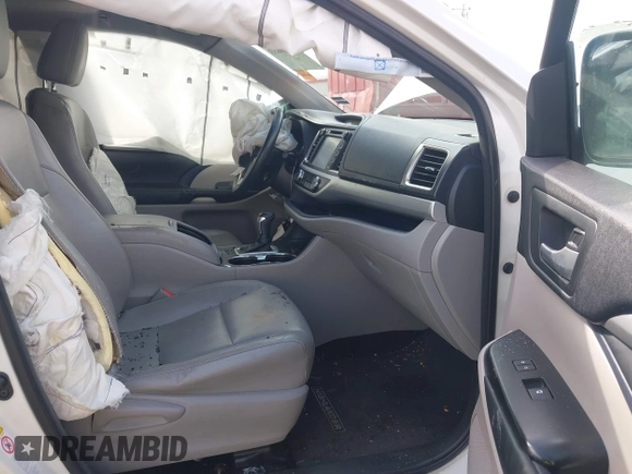 2014 Toyota Highlander XLE z VIN 5TDKKRFH7ES028046, wystawiony jako IAAI lot #41792653 z przebiegiem Nie podano mil oraz . Historia ofert i sprzedaży dostępna na DreamBid. Obrazek 5.