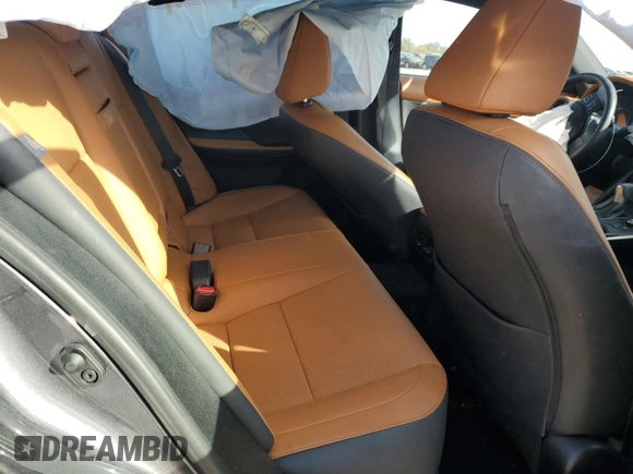2024 Lexus IS 300 z VIN JTHBA1D2XR5131457, wystawiony jako Copart lot #47825855 z przebiegiem 17 118 mil mil oraz Nie do naprawy • Non repairable. Historia ofert i sprzedaży dostępna na DreamBid. Obrazek 10.