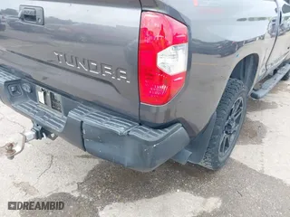 2018 Toyota Tundra 2WD SR with VIN 5TFRM5F15JX133905, listed as a IAAI auction lot 41963831 with 90,318 mi miles. Bid and sale history available at carsss.com. Image 6.