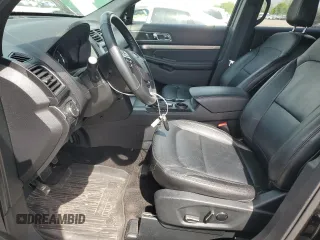 2018 Ford Explorer XLT z VIN 1FM5K7D88JGB97285, wystawiony jako Copart lot #53915735 z przebiegiem 116 397 mil mil oraz Czysty tytuł • Clean title. Historia ofert i sprzedaży dostępna na DreamBid. Obrazek 7.