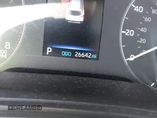 2024 Toyota Corolla Cross LE z VIN 7MUCAAAG8RV083172, wystawiony jako IAAI lot #42049180 z przebiegiem 26 642 mil mil oraz . Historia ofert i sprzedaży dostępna na DreamBid. Obrazek 15.