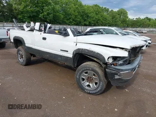 2001 Dodge 2500 z VIN 1B7KF23Z81J521234, wystawiony jako IAAI lot #42222249 z przebiegiem Nie podano mil oraz . Historia ofert i sprzedaży dostępna na DreamBid. Obrazek 1.