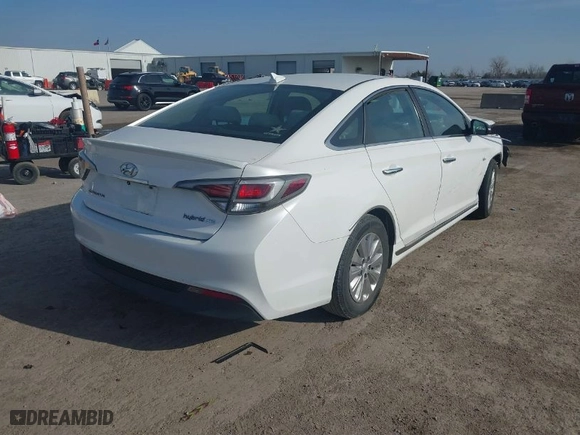 2017 Hyundai Sonata Hybrid SE with VIN KMHE24L3XHA067672, listed as a IAAI auction lot 41586501 with 1 mi miles. Bid and sale history available at carsss.com. Image 4.