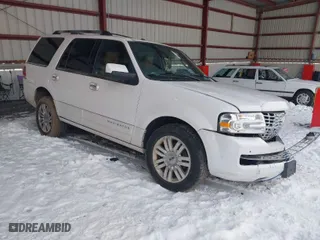 2012 Lincoln Navigator with VIN 5LMJJ2J58CEL08864, listed as a IAAI auction lot 41032217 with 118,240 mi miles. Bid and sale history available at carsss.com. Image 1.