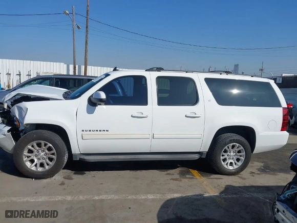 2014 Chevrolet Suburban LT with VIN 1GNSKJE71ER122990, listed as a IAAI auction lot 41674176 with NaN miles. Bid and sale history available at carsss.com. Image 14.