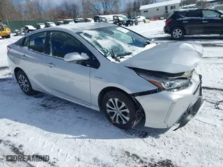 2019 Toyota Prius LE with VIN JTDL9RFU5K3013037, listed as a IAAI auction lot 41363092 with 108,284 mi miles. Bid and sale history available at carsss.com. Image 1.