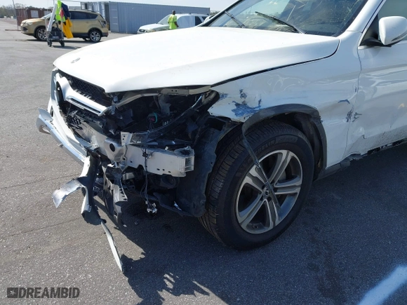 2019 Mercedes-Benz GLC with VIN WDC0G4JB3KV150851, listed as a IAAI auction lot 41835987 with 1 mi miles. Bid and sale history available at carsss.com. Image 18.
